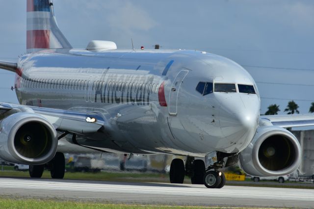 Boeing 737-700 (N914AN)