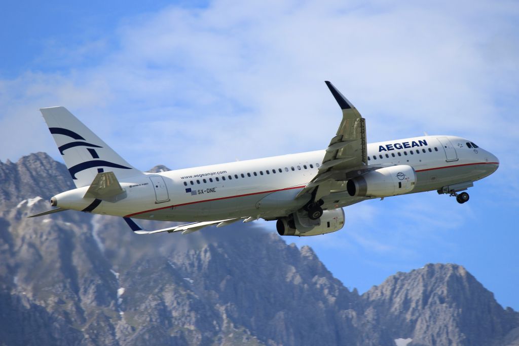 Airbus A320 (SX-DNE)