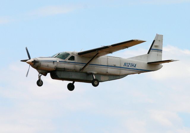 Cessna Caravan (N121HA) - KRDD - Redding Aero Enterprises Inc 208B on final to Redding 8/11/2014.