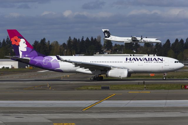 Airbus A330-200 (N384HA)