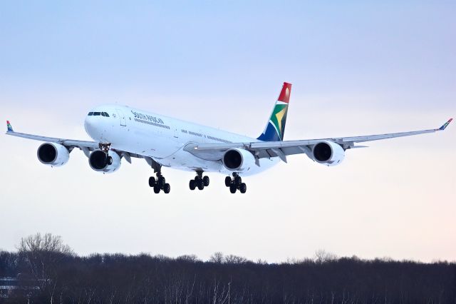 Airbus A340-600 (ZS-SNE)