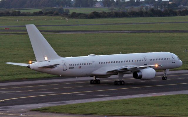 00-9001 — - usaf c-32b 00-9001 arriving in shannon this evening 27/9/15.