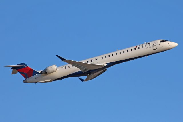 Canadair Regional Jet CRJ-900 (N272PQ) - EDV5177 climbing out from RWY 24L en route to Boston Logan Intl (KBOS) on 12 Mar 2019.