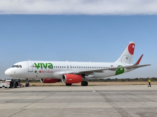 Airbus A320 (XA-VAR)
