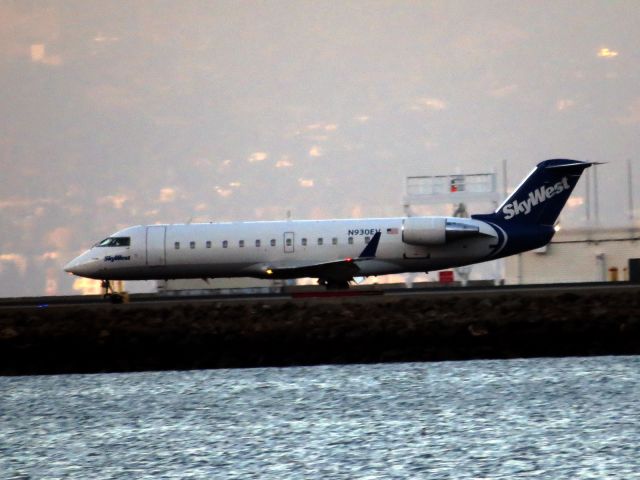 Canadair Regional Jet CRJ-200 (N930EV)