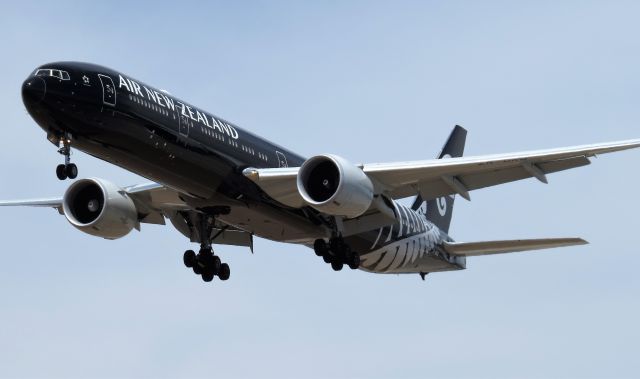 Boeing 777-200 (ZK-DKQ) - Arriving LAX from AKL - Jul 21 2018