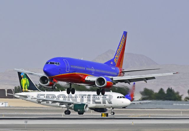 BOEING 737-300 (N315SW) - N315SW Southwest Airlines 1986 Boeing 737-3H4 (cn 23337/1231)  Frontier Airlines Airbus A319-111 N937FR (cn 2400) -  Las Vegas - McCarran International (LAS / KLAS) USA - Nevada, March 18, 2011 Photo: Tomás Del Coro