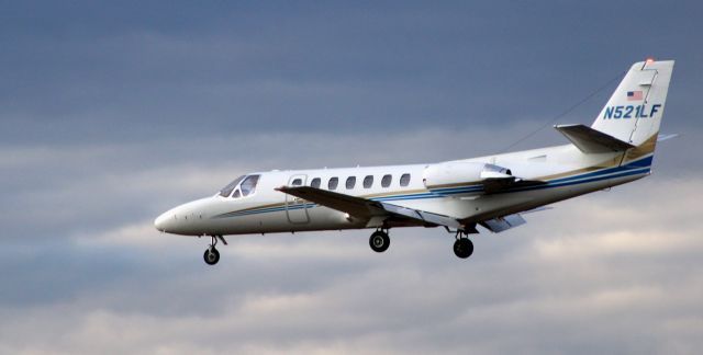 Cessna Citation V (N521LF) - On short final is this 1991 Cessna Citation 560 in the Winter of 2023.