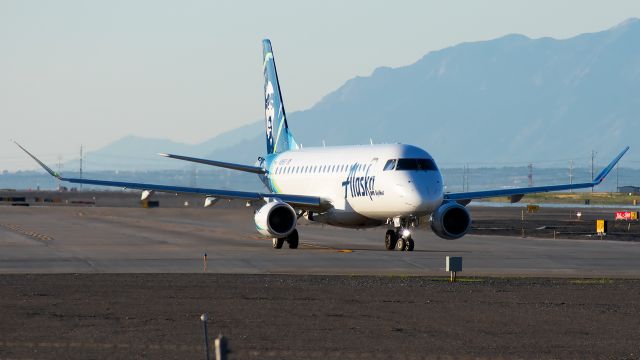 Embraer 175 (N186SY)