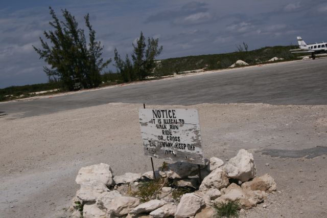 — — - MYES STANIEL CAY, BAHAMAS       EXUMA ISLAND BA  Time Zone: ET   Lat: N 2410.1     Long: W 07626.3     Elev: 5     Var: +08  Longest Runway: 3030