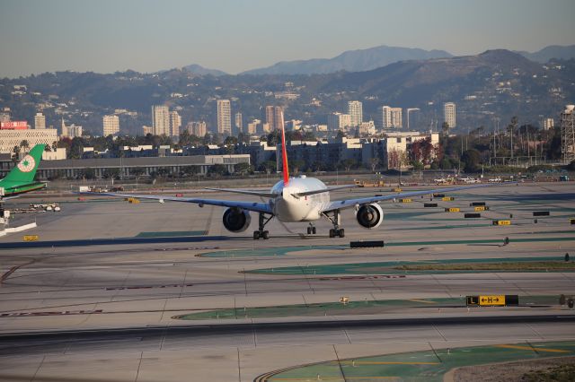 BOEING 777-300ER (RP-C7775)