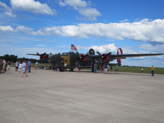 Consolidated B-24 Liberator (N224J) - Collings Foundation B-24 42-52534 @ KVPZ 8-7-16