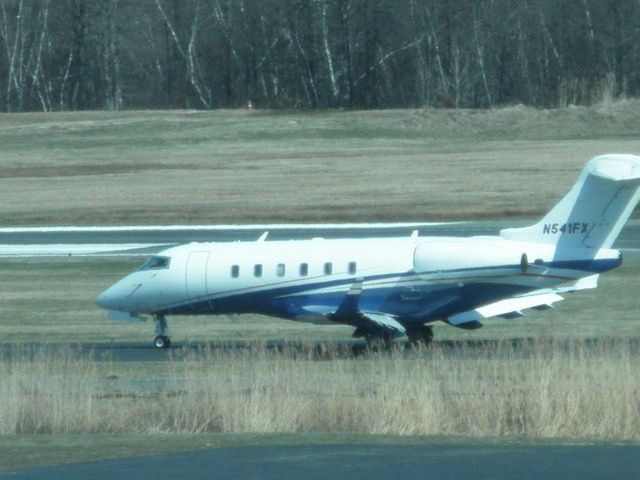 Bombardier Challenger 300 (N541FX)