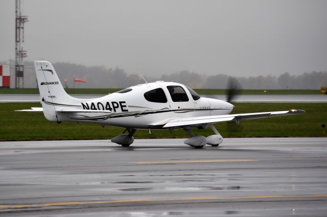 Cirrus SR-22 (N404PE)