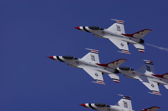 Lockheed F-16 Fighting Falcon — - AF Thurderbirds LA county Air Show Lancaster