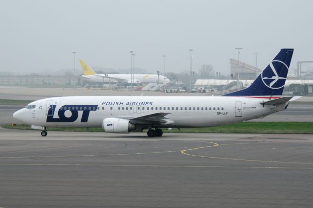 BOEING 737-400 (SP-LLF)