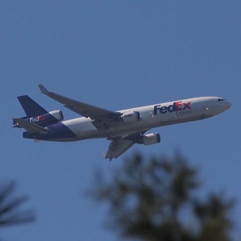 Boeing MD-11 (N619FE) - On final to runway 27.