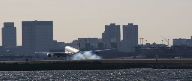 McDonnell Douglas DC-8-70 (N807DH)