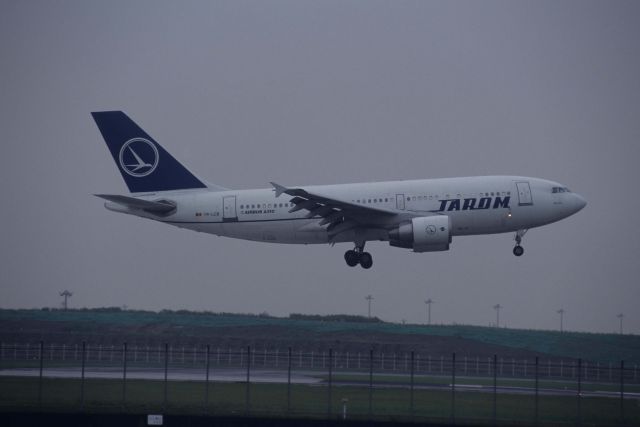 Airbus A310 (YR-LCB) - Short Final at Tokyo-Haneda Intl Airport Rwy22 on 1997/07/13