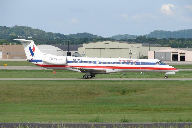 Embraer ERJ-135 (N811AE)