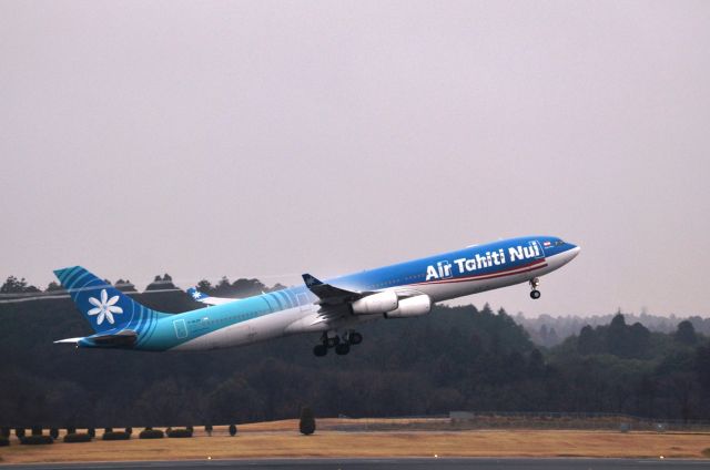 Airbus A340-300 —