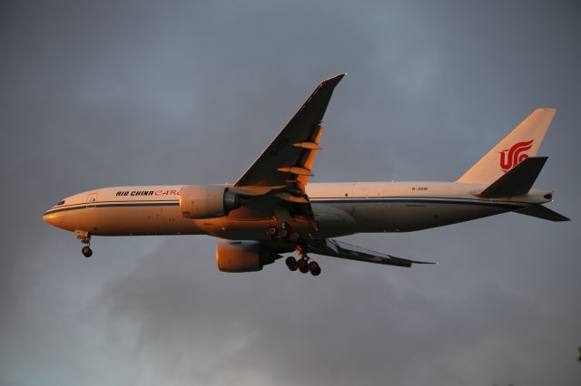 BOEING 777-200LR (B-2091)