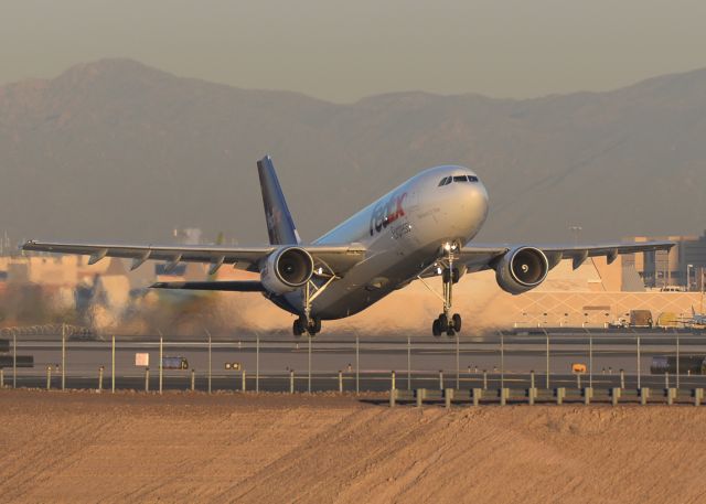 Airbus A300F4-600 (N660FE)