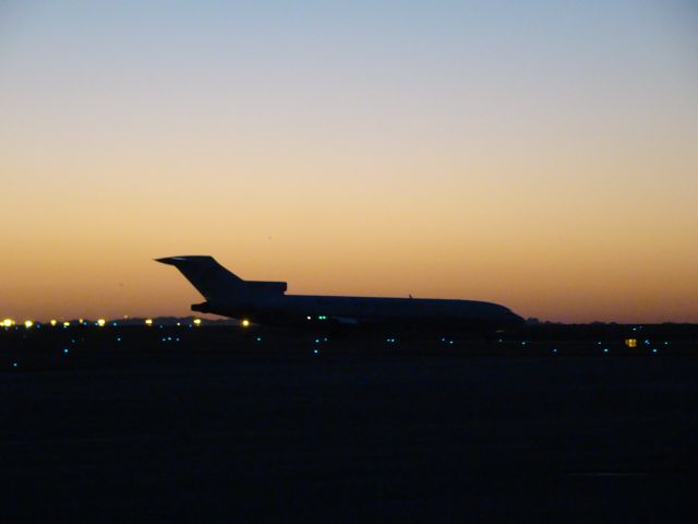 N815EA — - Capital Cargo early morning landing Boeing 727.  Continental