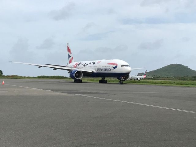 Boeing 777-200 (G-YMML)