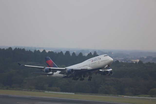 Boeing 747-400 (N666US)