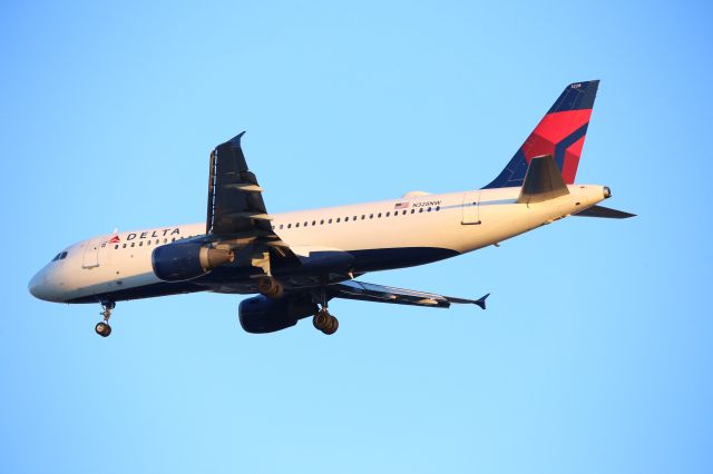 Airbus A320 (N329NW)