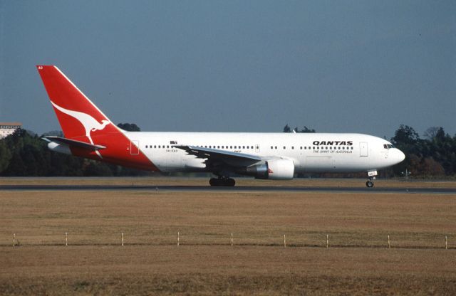 BOEING 767-200 (VH-EAO) - Departure at Narita Intl Airport Rwy16 on 1989/12/11