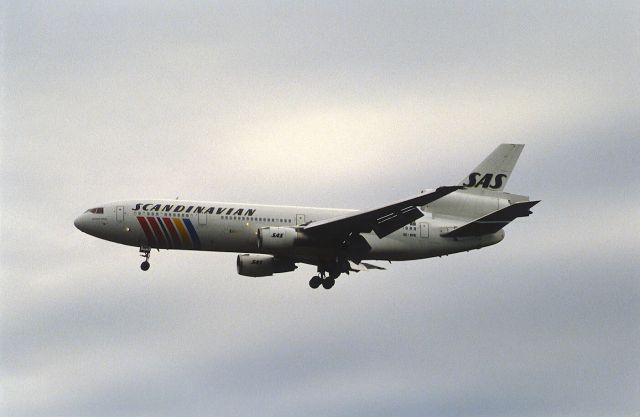 McDonnell Douglas DC-10 (SE-DFE) - Final Approach to Narita Intl Airport Rwy34 on 1988/10/09