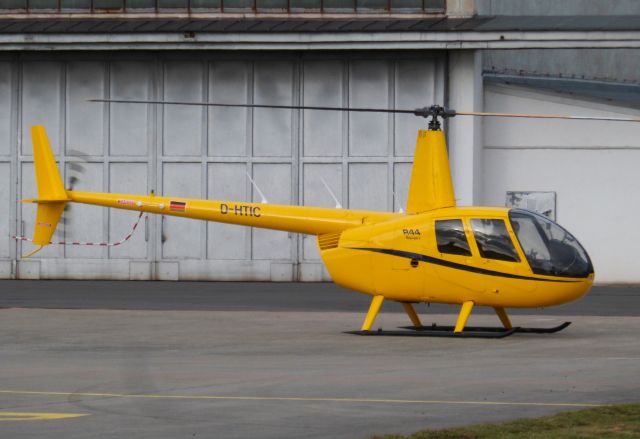 Robinson R-44 (D-HTIC)