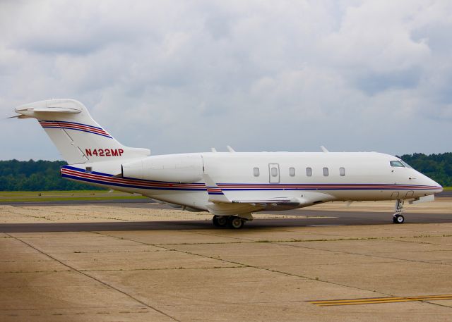 Bombardier Challenger 300 (N422MP) - At Shreveport Regional.