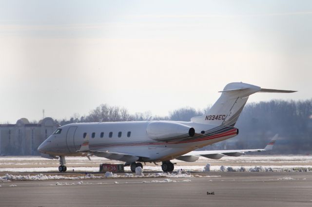 Bombardier Challenger 300 (N334EC) - Photo by David.L  This Jet is owned by BOMBARDIER AEROSPACE CORP