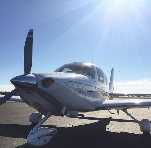 Cirrus SR-20 (N65ND)