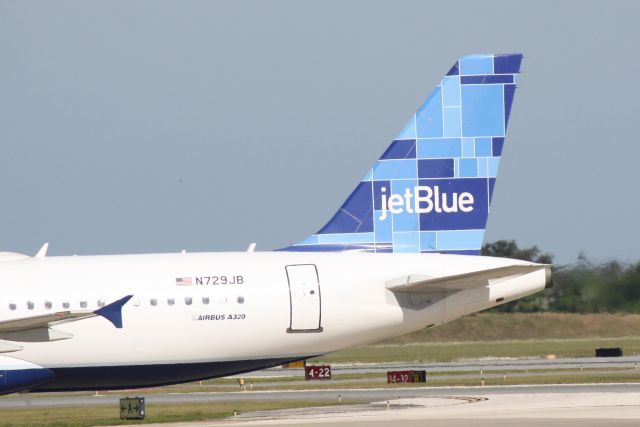 Airbus A320 (N729JB) - JetBlue Flight 164 (N729JB) "If You Can Read This, You're Blue Close" prepares for flight at Sarasota-Bradenton International Airport