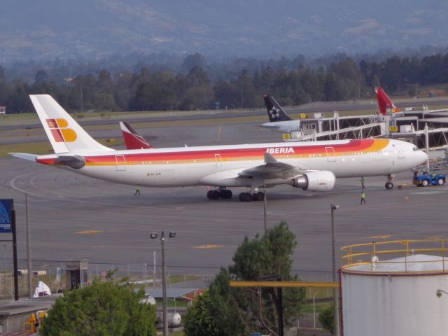 Airbus A330-300 (EC-LUK)