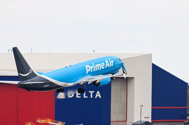 N7933A — - sun country departing 36 right