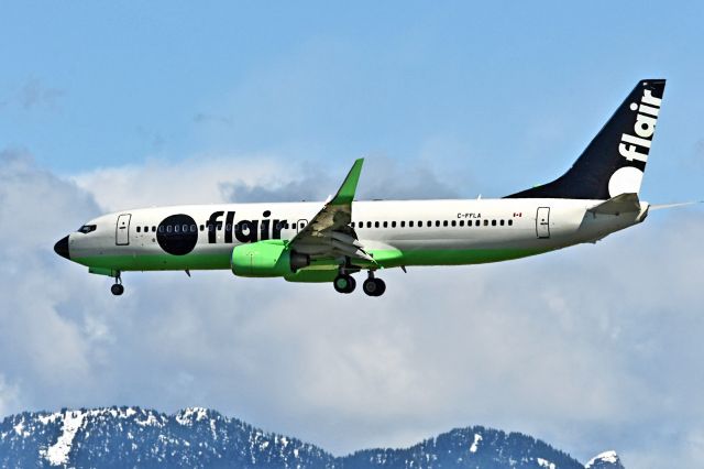 Boeing 737-800 (C-FFLA)