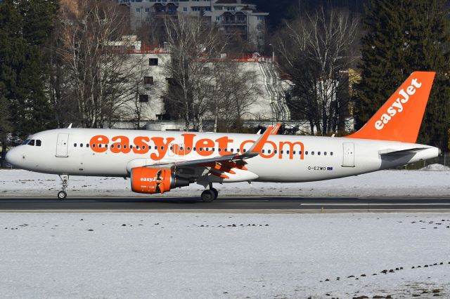 Airbus A320 (G-EZWO)