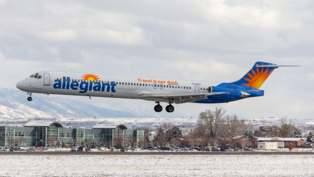 McDonnell Douglas MD-88 (N412NV)