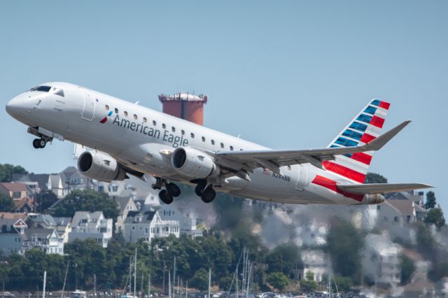 Embraer 175 (N244NN)