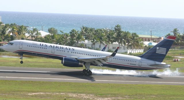 Boeing 757-200 (N938UW)