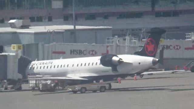 Canadair Regional Jet CRJ-900 (C-FJZL) - Nice to see a New Livery CRJ-900 by Jazz Air!