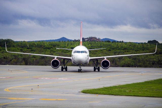 Airbus A320 (PR-OCM)