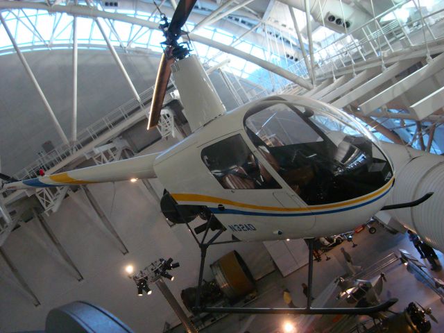 Robinson R-22 (N32AD)