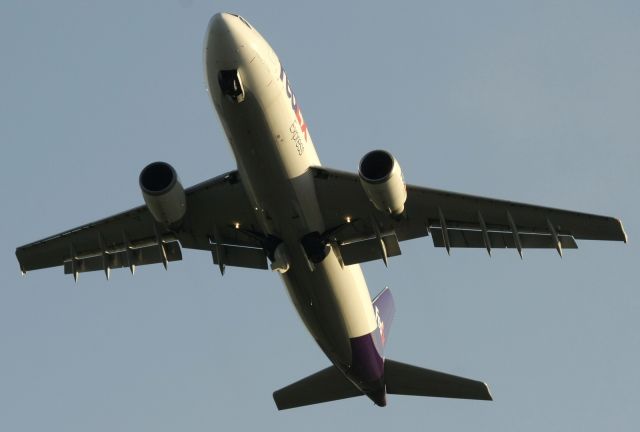 Airbus A300F4-600 (N672FE)