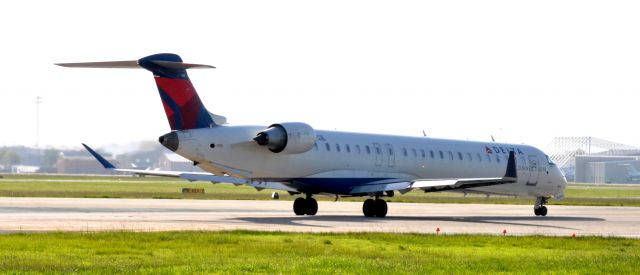 Canadair Regional Jet CRJ-900 (N153PQ)